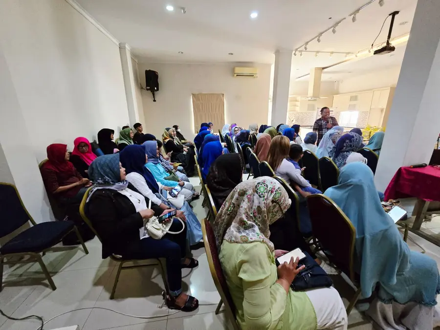 Peserta mengikuti pertemuan dan pelatihan mitra