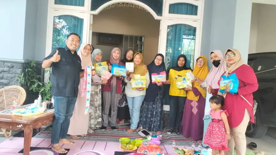 Kebersamaan mitra dengan produk SR12